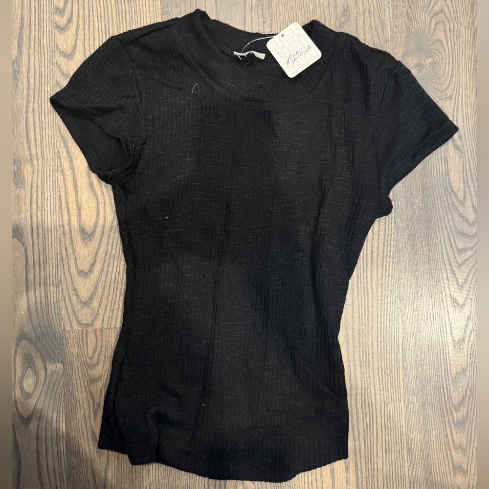 Free people snatching T-shirt new with tag! Super flattering hourglass shape.